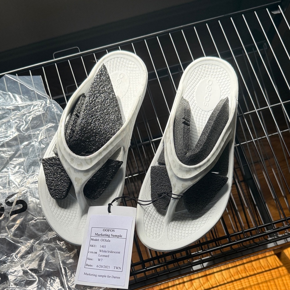 OOFOS White Slide Sandals